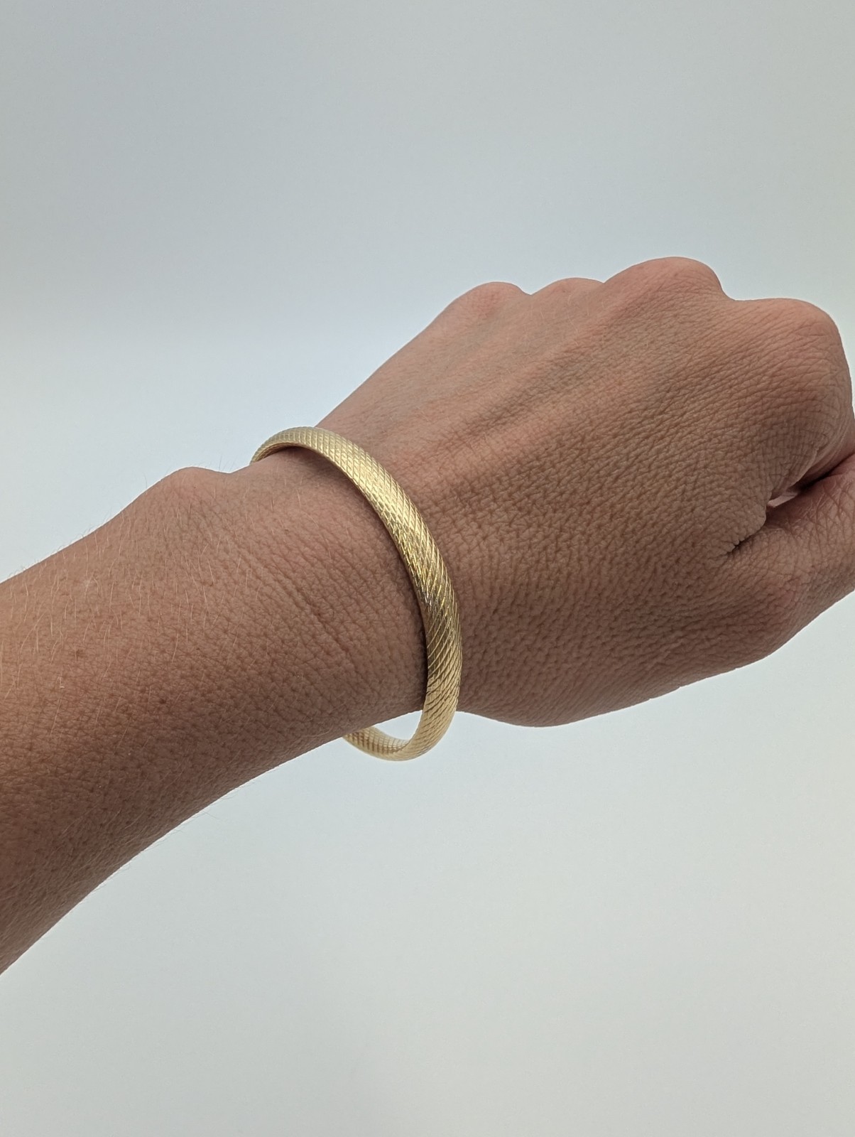 Vintage Daniel S. Rine 14K Yellow Gold Textured Hinged Bangle Bracelet (8.6 g) Vintage Daniel S. Rine 14K Yellow Gold Textured Hinged Bangle Bracelet (8.6 g)