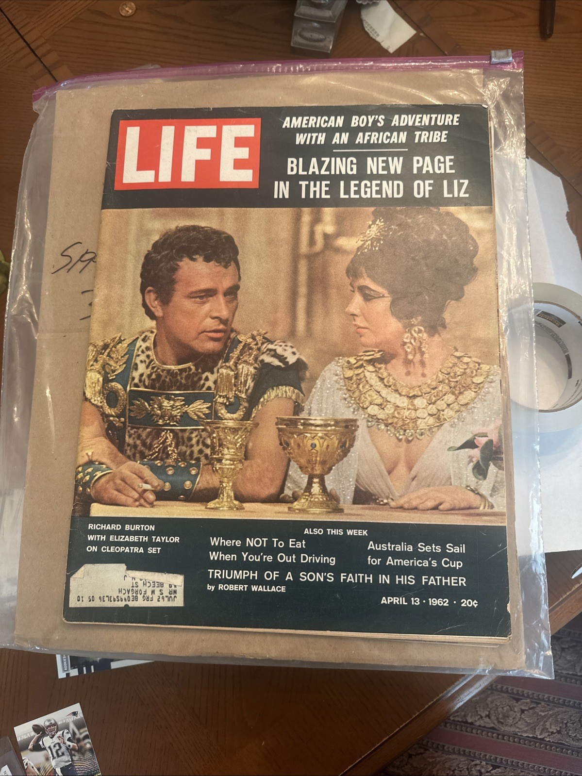 April 13, 1962 Life Magazine Mantle/Maris Post Cereal Baseball Card Insert EX+ April 13, 1962 Life Magazine Mantle/Maris Post Cereal Baseball Card Insert EX+