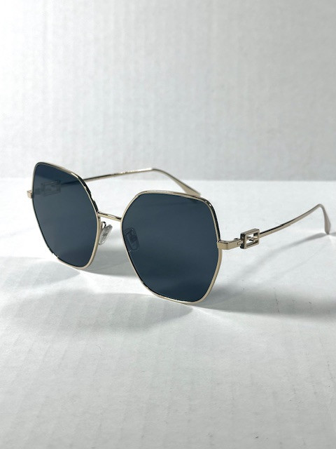 Fendi FE 40033U 10A Sunglasses. New. Authentic