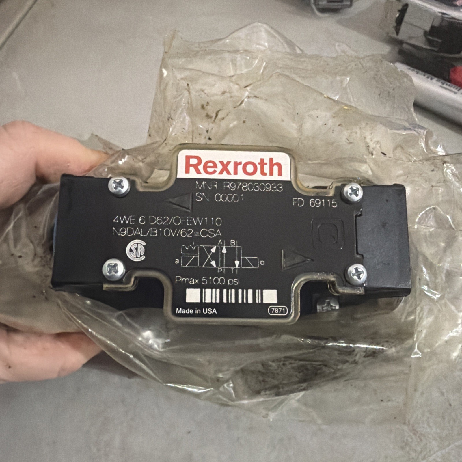 Rexroth hydraulic valve 4WE6D62/OFEW110  NEW