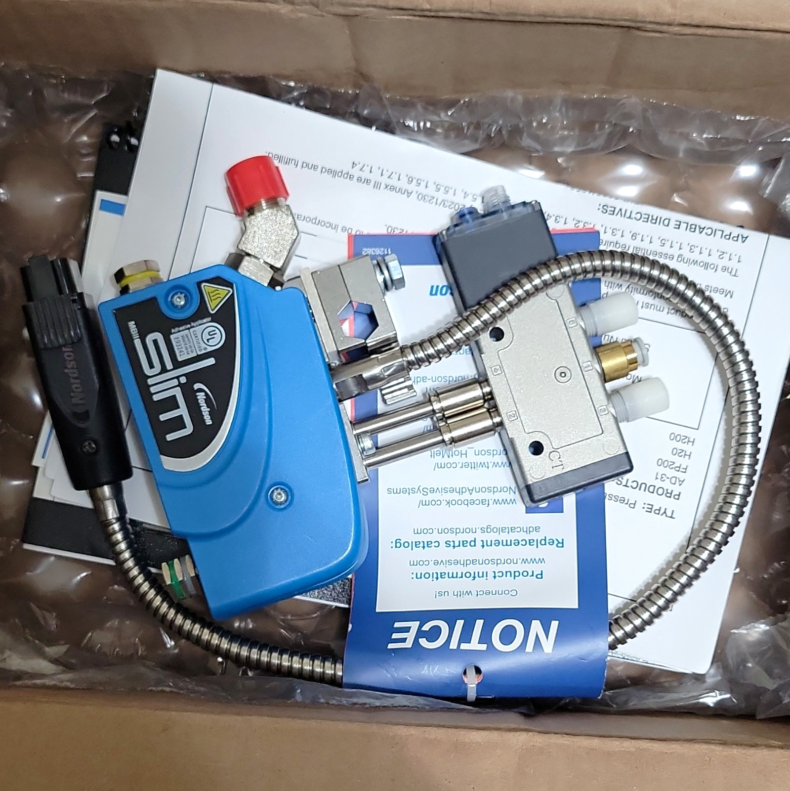 Nordson MiniBlue II Slim Pneumatic Hot Melt Glue Applicator Gun Module Nordson MiniBlue II Slim Pneumatic Hot Melt Glue Applicator Gun Module