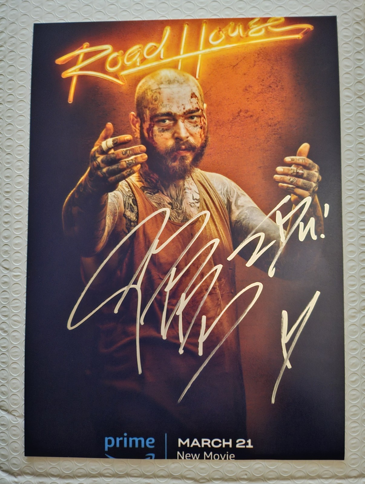 W/COA ORIGINAL POST MALONE AUTOGRAPH 8.5 X 12\ W/COA ORIGINAL POST MALONE AUTOGRAPH 8.5 X 12\