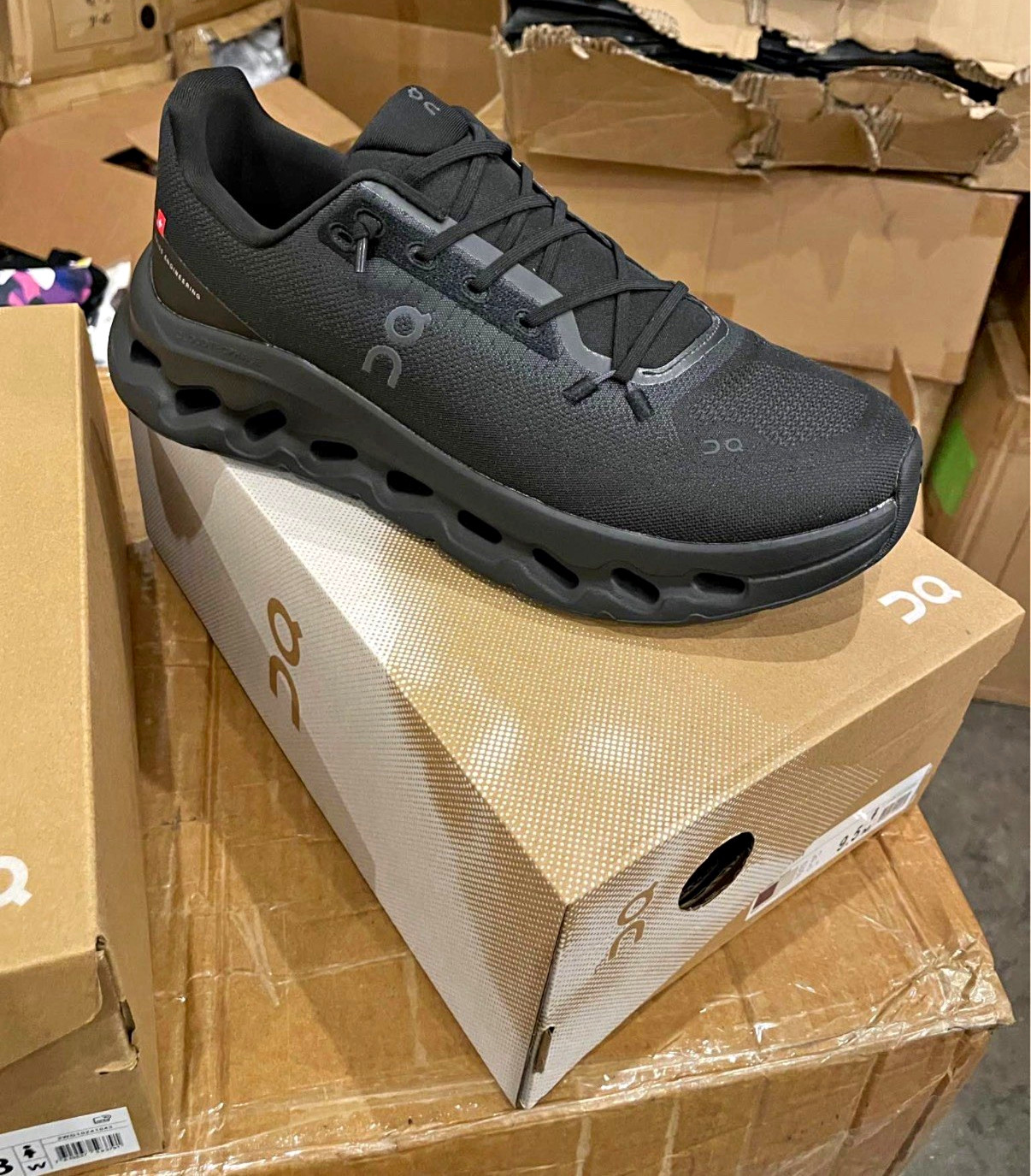 On Cloud 6 Low Top Men’s Sneakers Black Lace-Up Size 10 New w/ Box