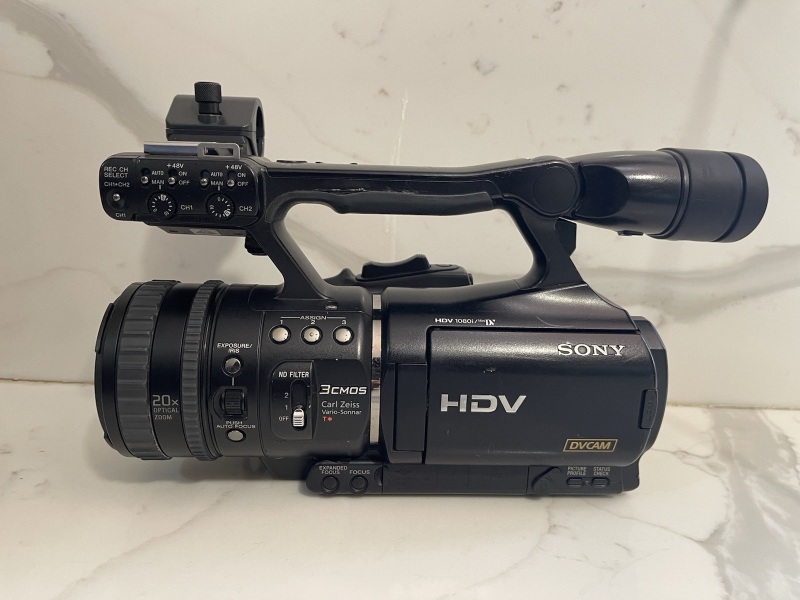 Sony HVR-V1U 3-CMOS 1080i MiniDV HDV Camcorder
