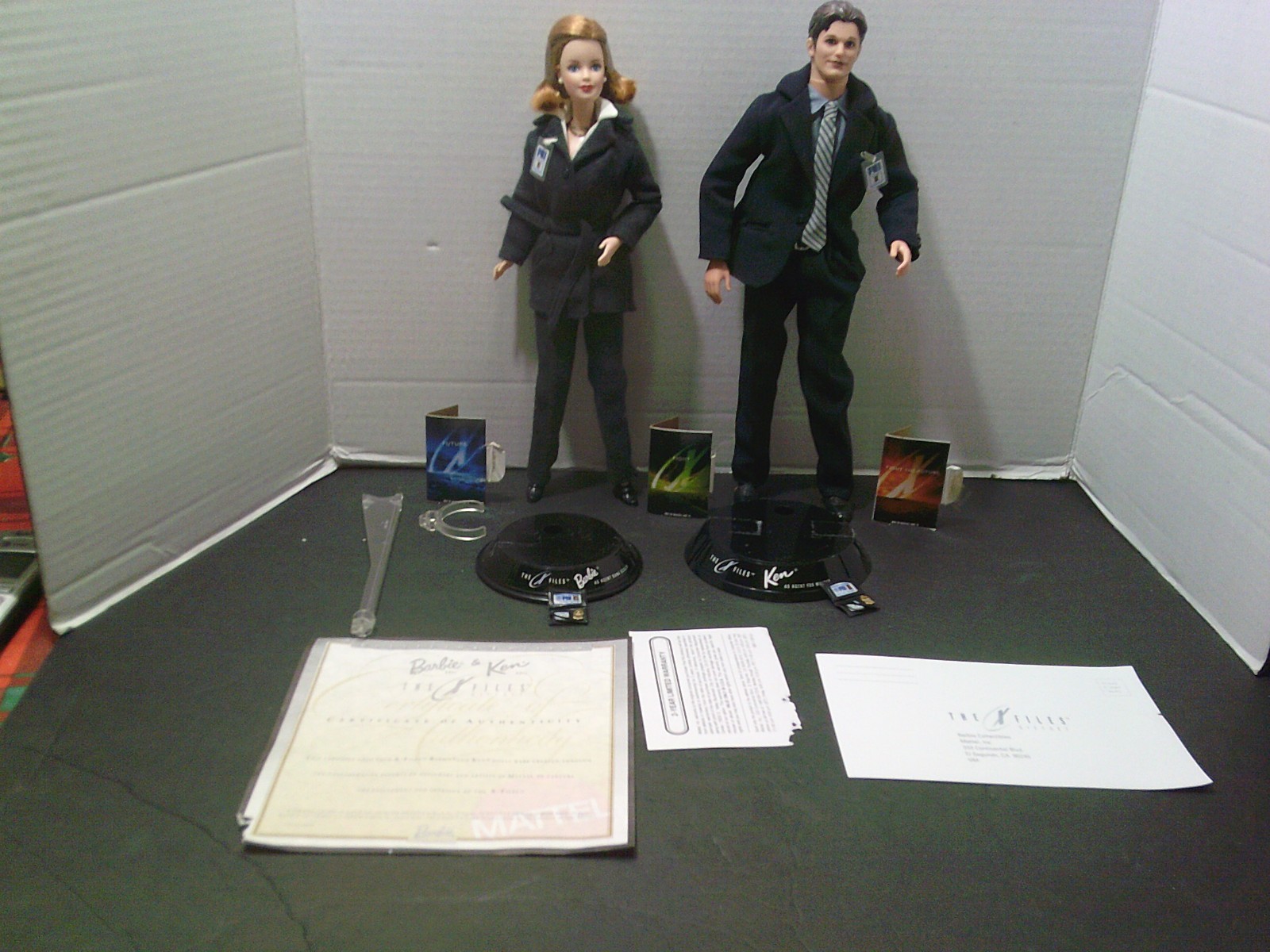 Barbie X-Files Barbie & Ken as Scully and Mulder Dolls Set Loose Barbie X-Files Barbie & Ken as Scully and Mulder Dolls Set Loose