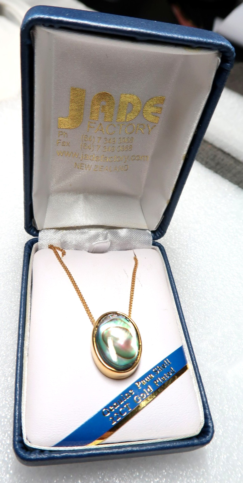 GORGEOUS GENUINE PAUA SHEL 22 CT GOLD PLATED NECKLACE