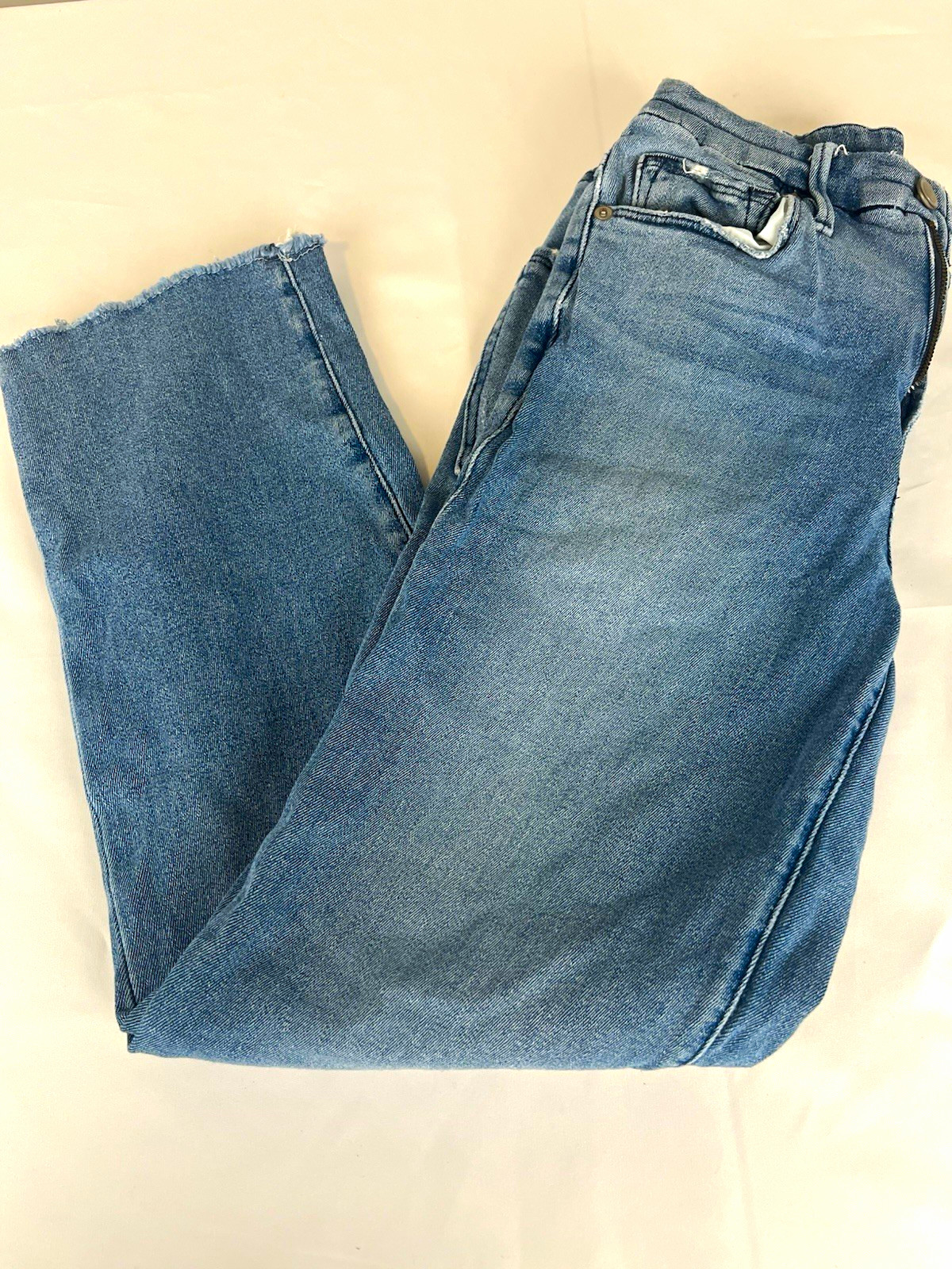 Good American 4/27 Distressed Frayed Hem Straight Leg Jeans Light Wash 