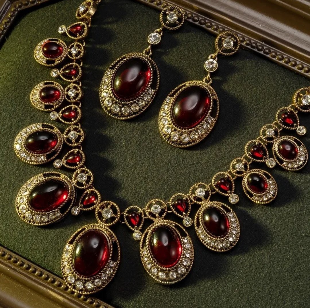 Exquisite Vintage Gemstone Royal Designs Necklace and Earrings Set Exquisite Vintage Gemstone Royal Designs Necklace and Earrings Set