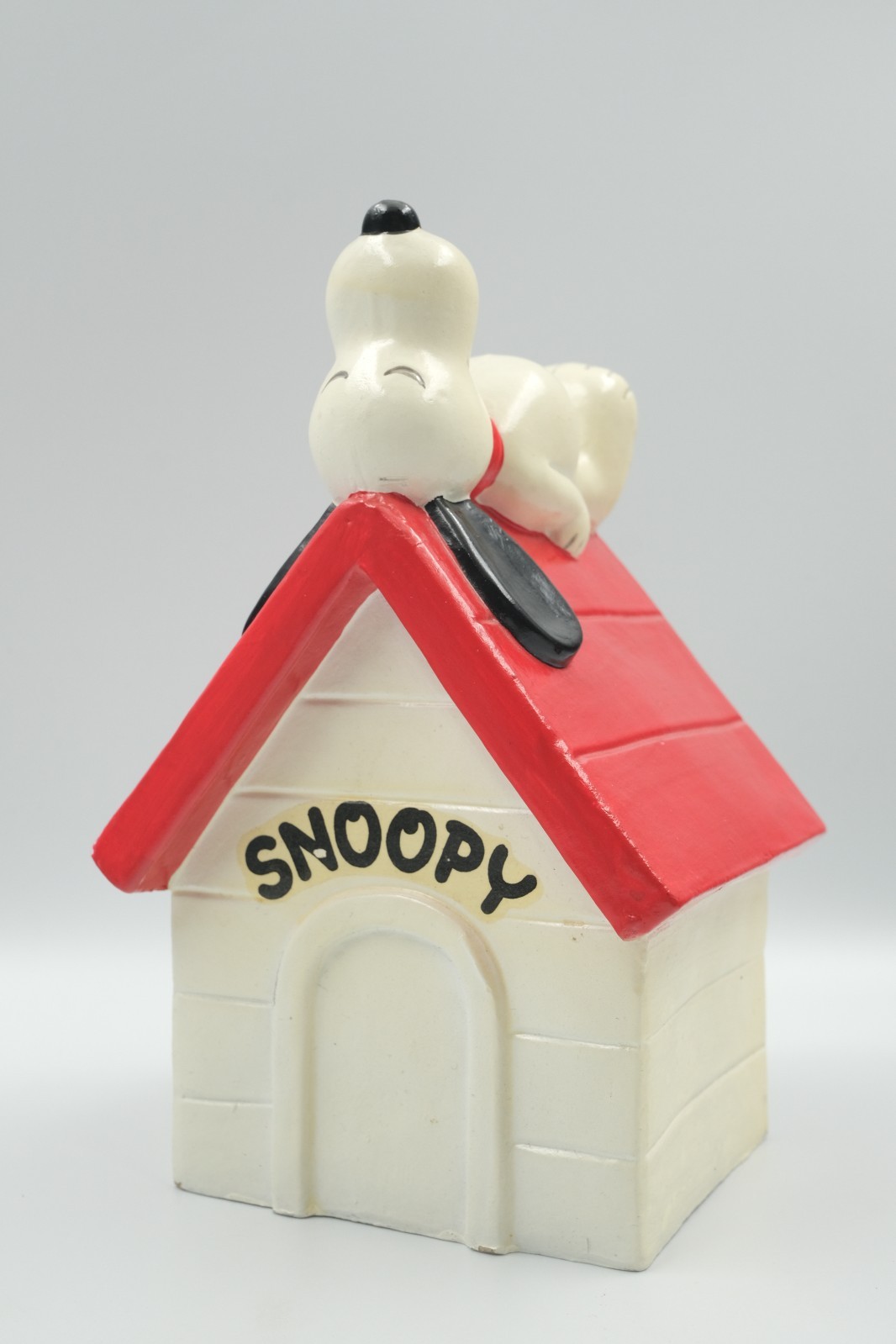Vintage Peanuts Snoopy Lying on Doghouse Coin Bank 7\ Vintage Peanuts Snoopy Lying on Doghouse Coin Bank 7\