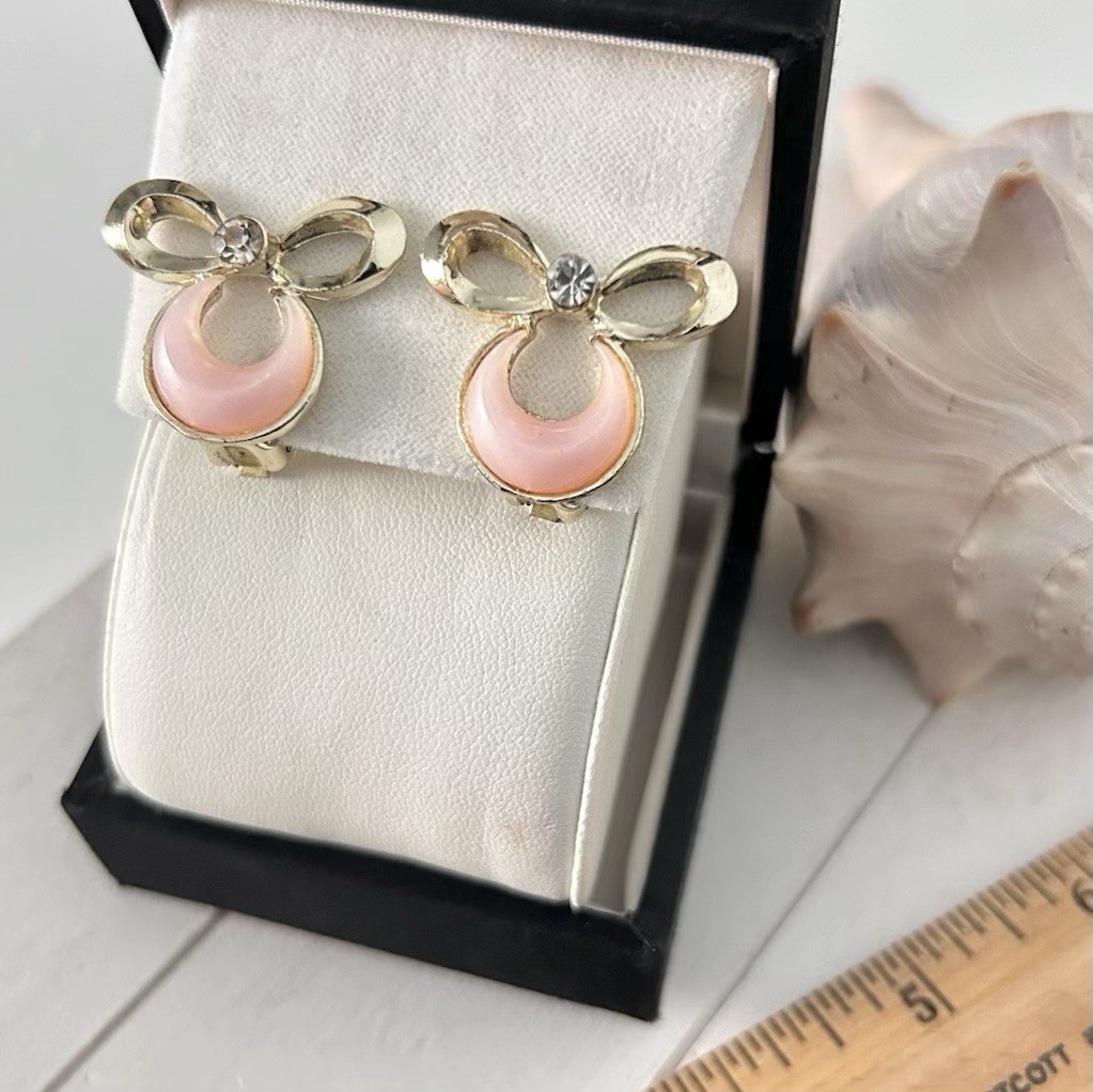 Vintage Pink Moonglow Clip On Earrings Thermoset Crystal Bow Coquette Girl Mouse
