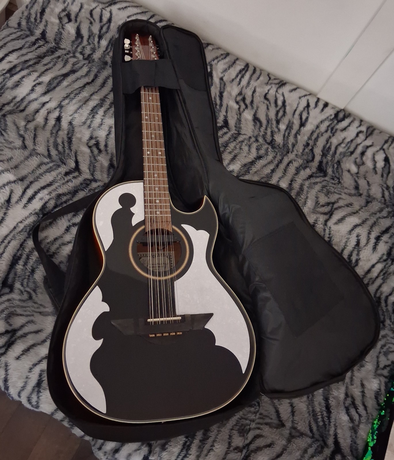 H Jimenez Bajo Quinto Black/White, Fisherman Pickup Used
