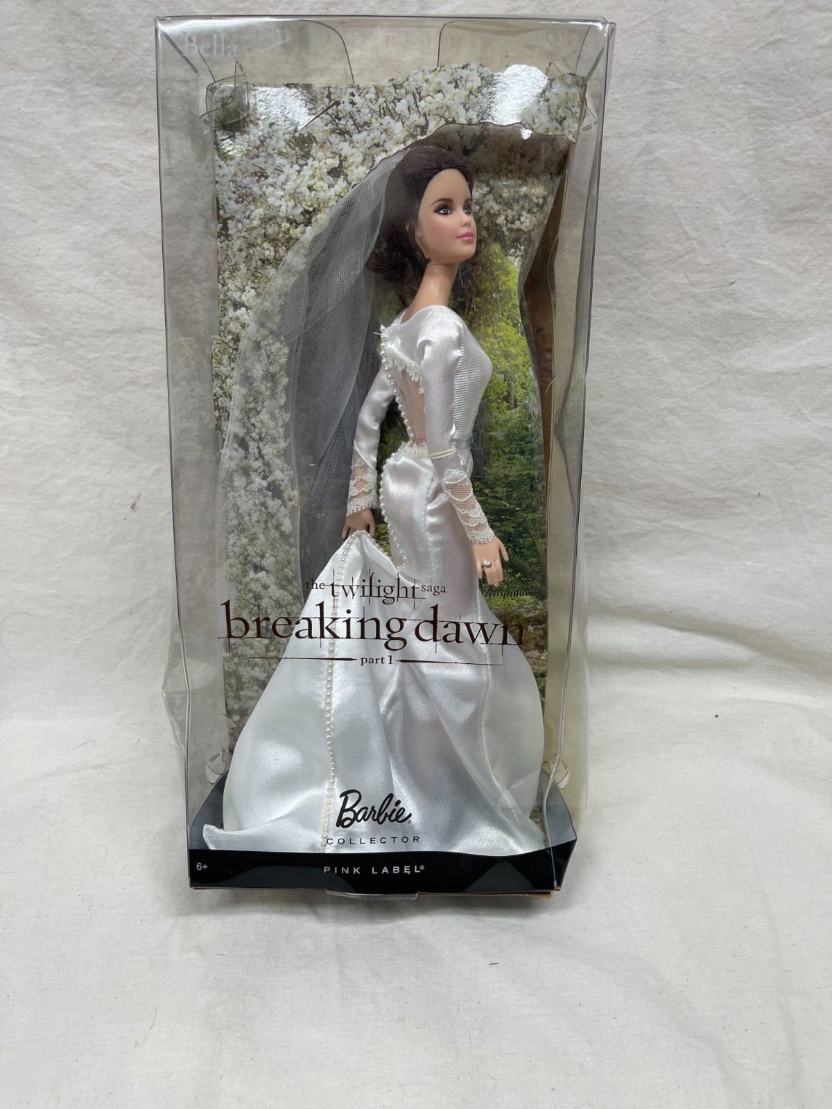 Twilight Breaking Dawn Bella Bride Collector Doll Barbie NEW NRFB Twilight Breaking Dawn Bella Bride Collector Doll Barbie NEW NRFB