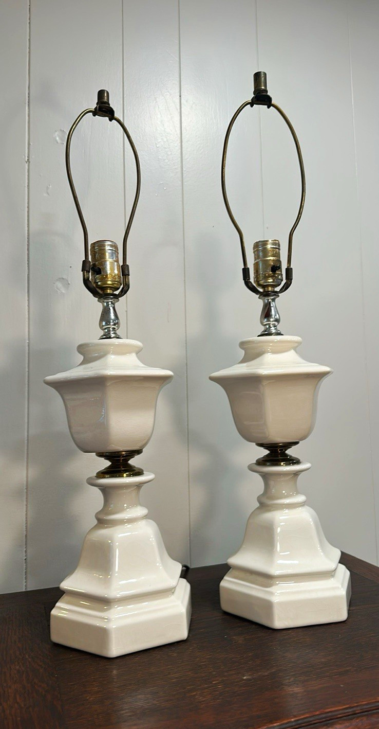 Pair Vintage Ivory Ceramic Urn Table Lamps – Hollywood Regency / Neoclassical Pair Vintage Ivory Ceramic Urn Table Lamps – Hollywood Regency / Neoclassical