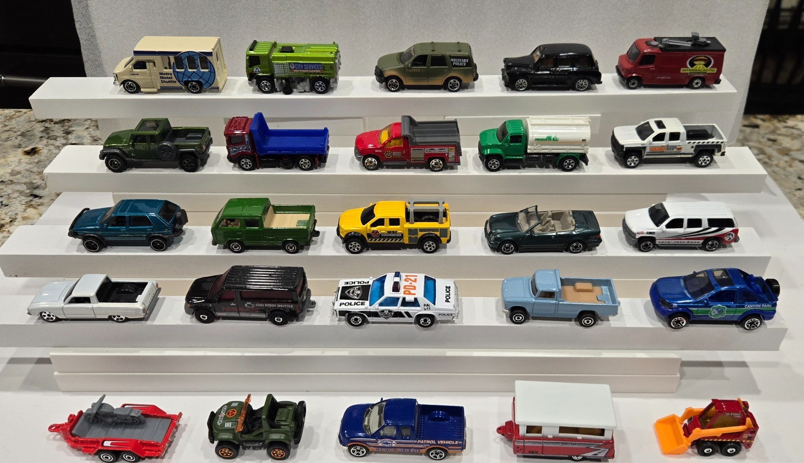 (25) Matchbox Diecast Cars (Lot #C018) (25) Matchbox Diecast Cars (Lot #C018)
