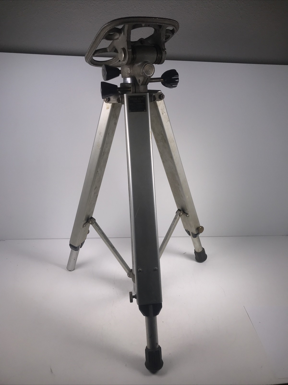 Vintage Davis & Sanford Professional Industrial Floating Action Tripod SH200 200 Vintage Davis & Sanford Professional Industrial Floating Action Tripod SH200 200