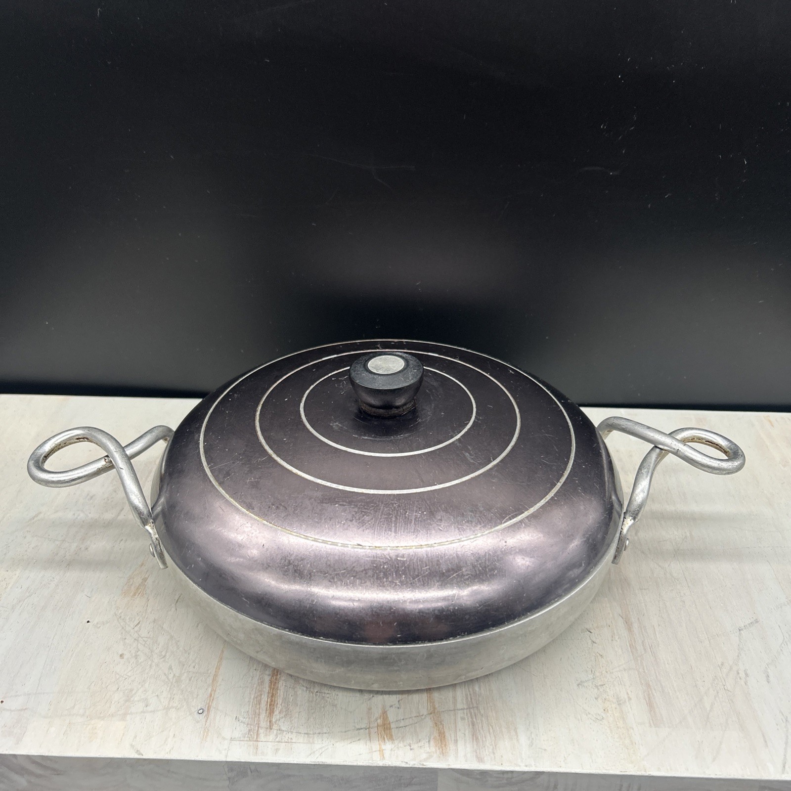 vintage Wear-Ever aluminum pan, model No. J901 Twisted Handles vintage Wear-Ever aluminum pan, model No. J901 Twisted Handles
