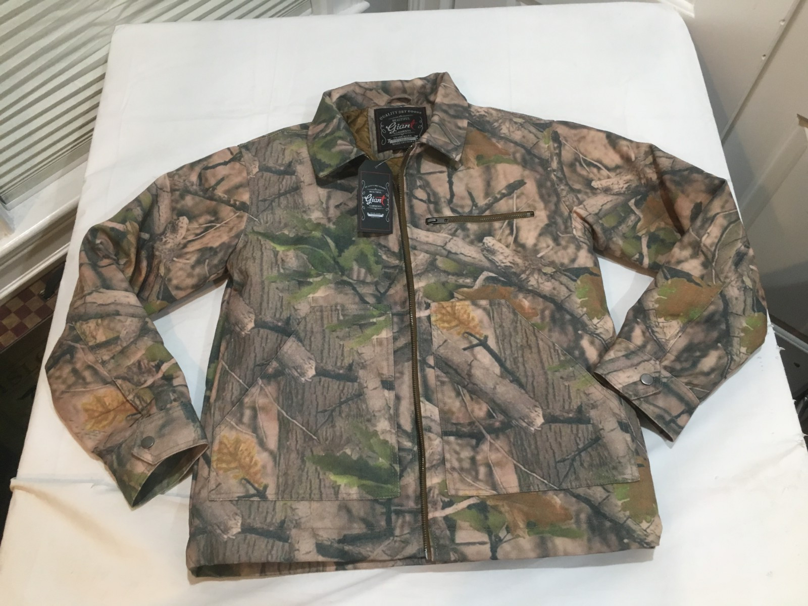 NWT Beautiful Giant Garments Mens Quilted Camo Jacket Khaki / Green Size LARGE
