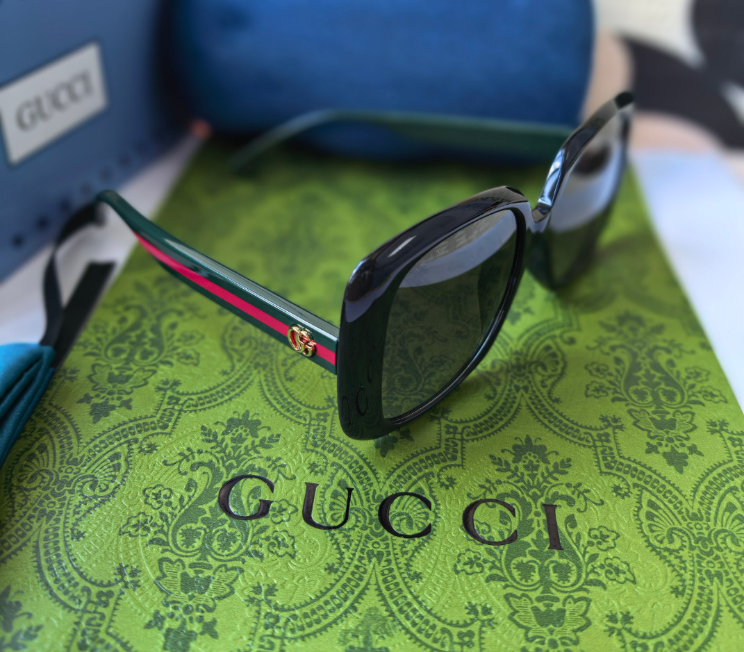 Authentic Gucci GG0714S 001 Black Green Red Stripe Grey Sunglasses 56mm Authentic Gucci GG0714S 001 Black Green Red Stripe Grey Sunglasses 56mm