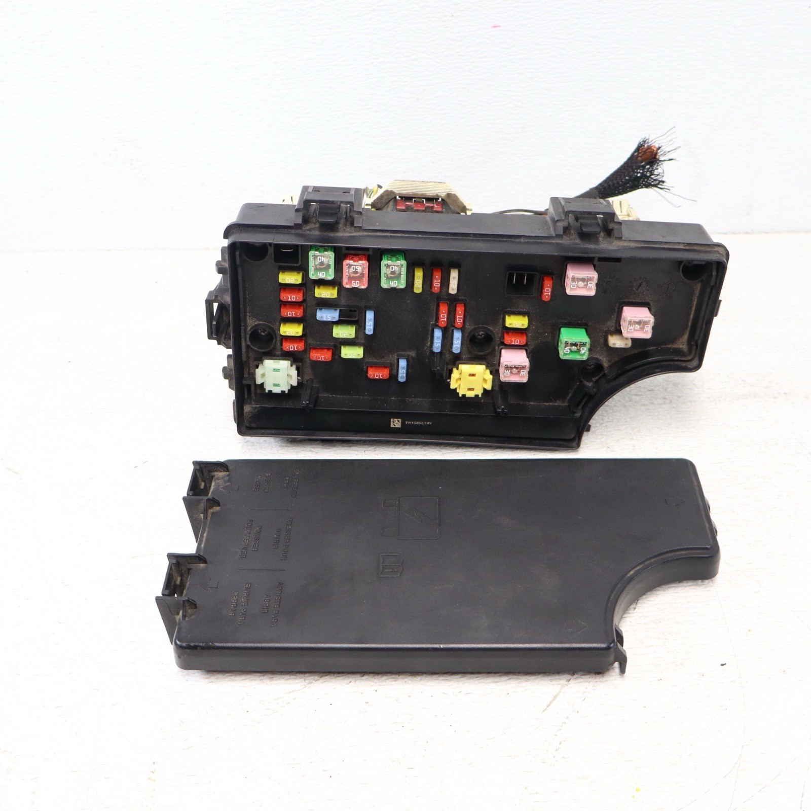2006-2010 Chrysler PT Cruiser TIPM Totally Integrated Fuse Box w lid P56049719AP