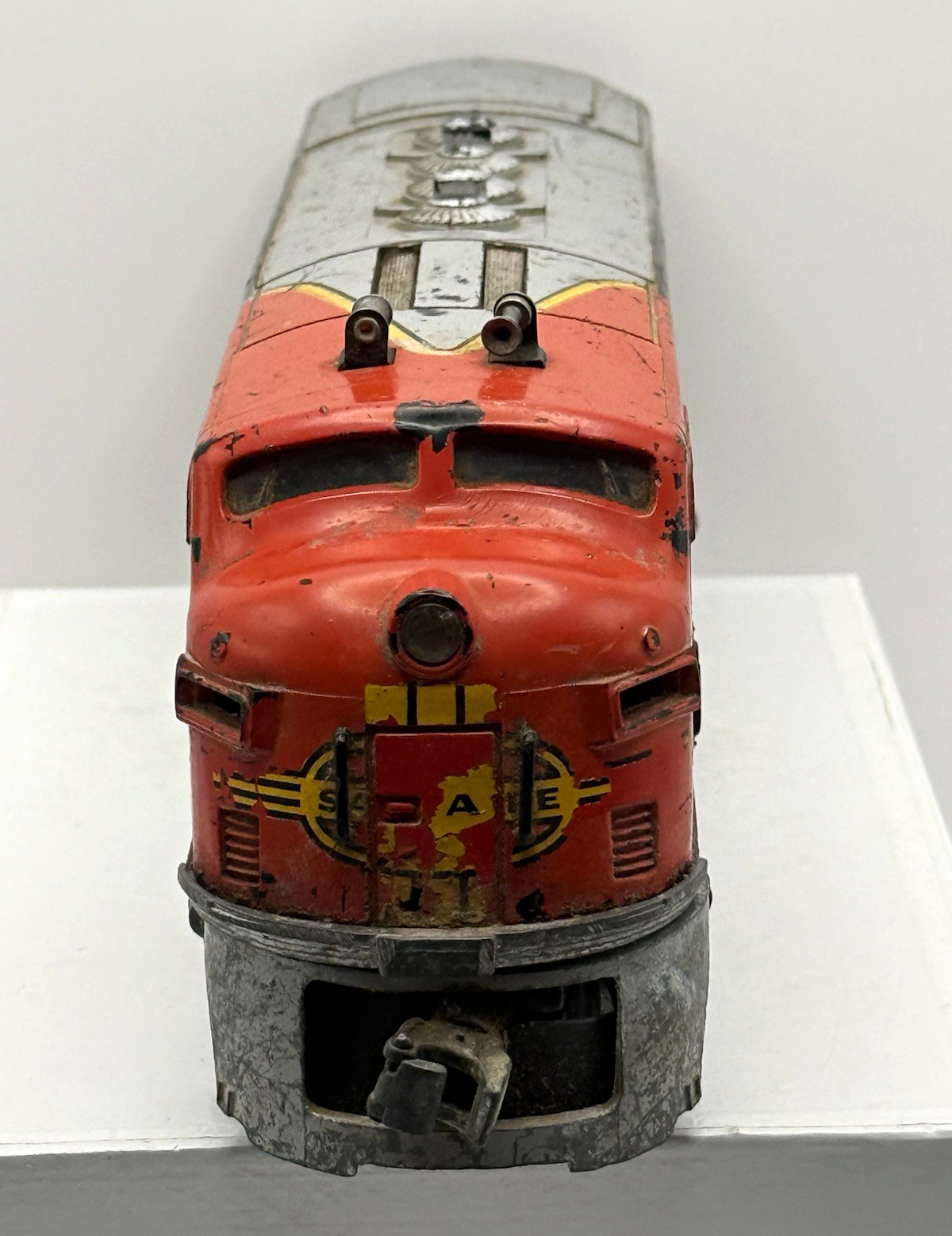 Lionel O Gauge Santa Fe Diesel Locomotive Engine 2332 Silver Red Yellow untested