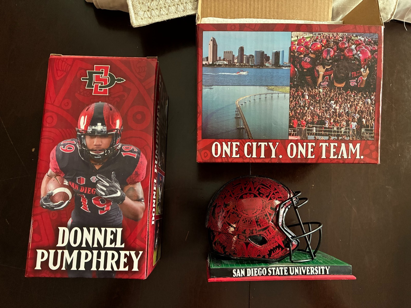 2 Diff San Diego State University Aztecs bobbleheads/statues - Donnel Pumphrey 2 Diff San Diego State University Aztecs bobbleheads/statues - Donnel Pumphrey