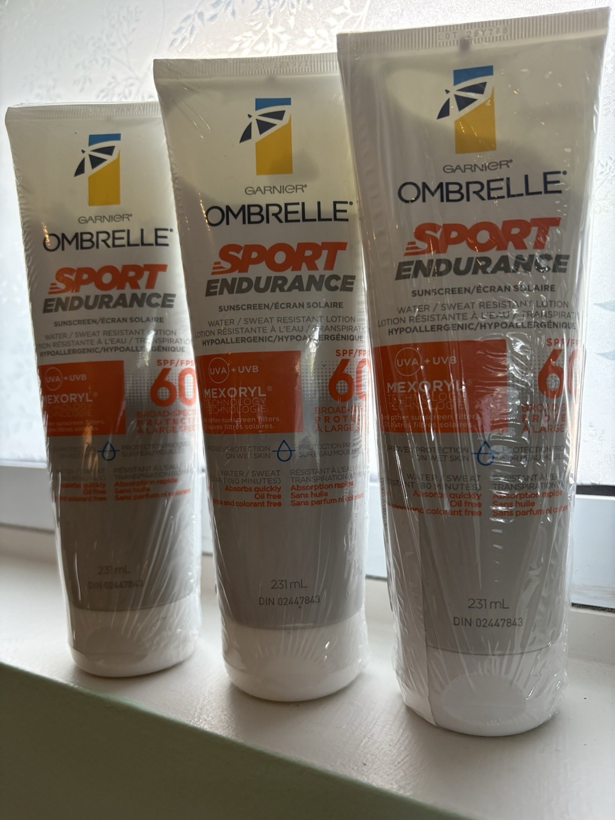 3x Garnier Ombrelle Sport Endurance SPF 60, 200ml Sunscreen Lotion 3x Garnier Ombrelle Sport Endurance SPF 60, 200ml Sunscreen Lotion