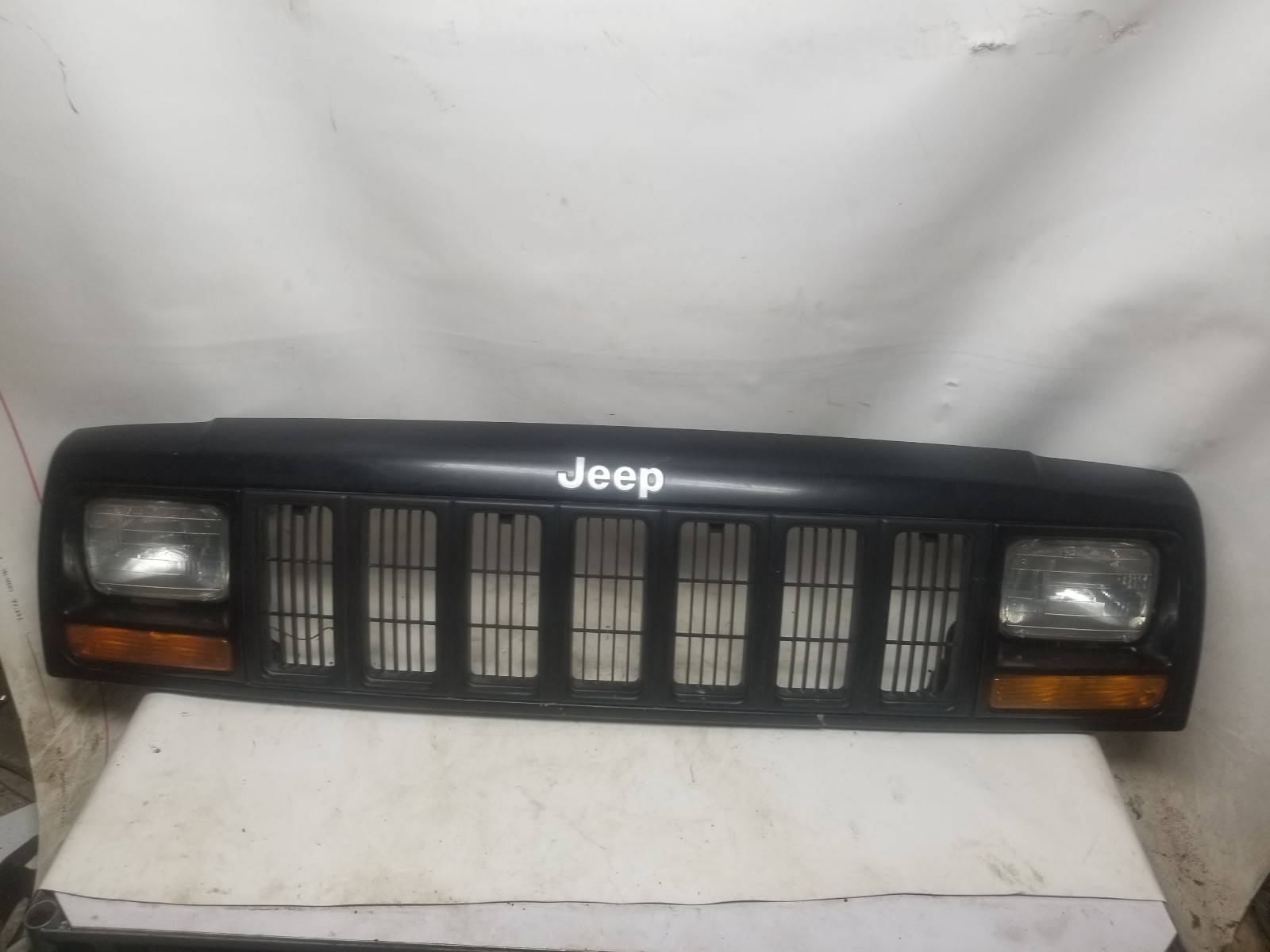 97-01 Jeep Cherokee XJ Header Panel Grille Assembly Black OEM W/ Wiring 