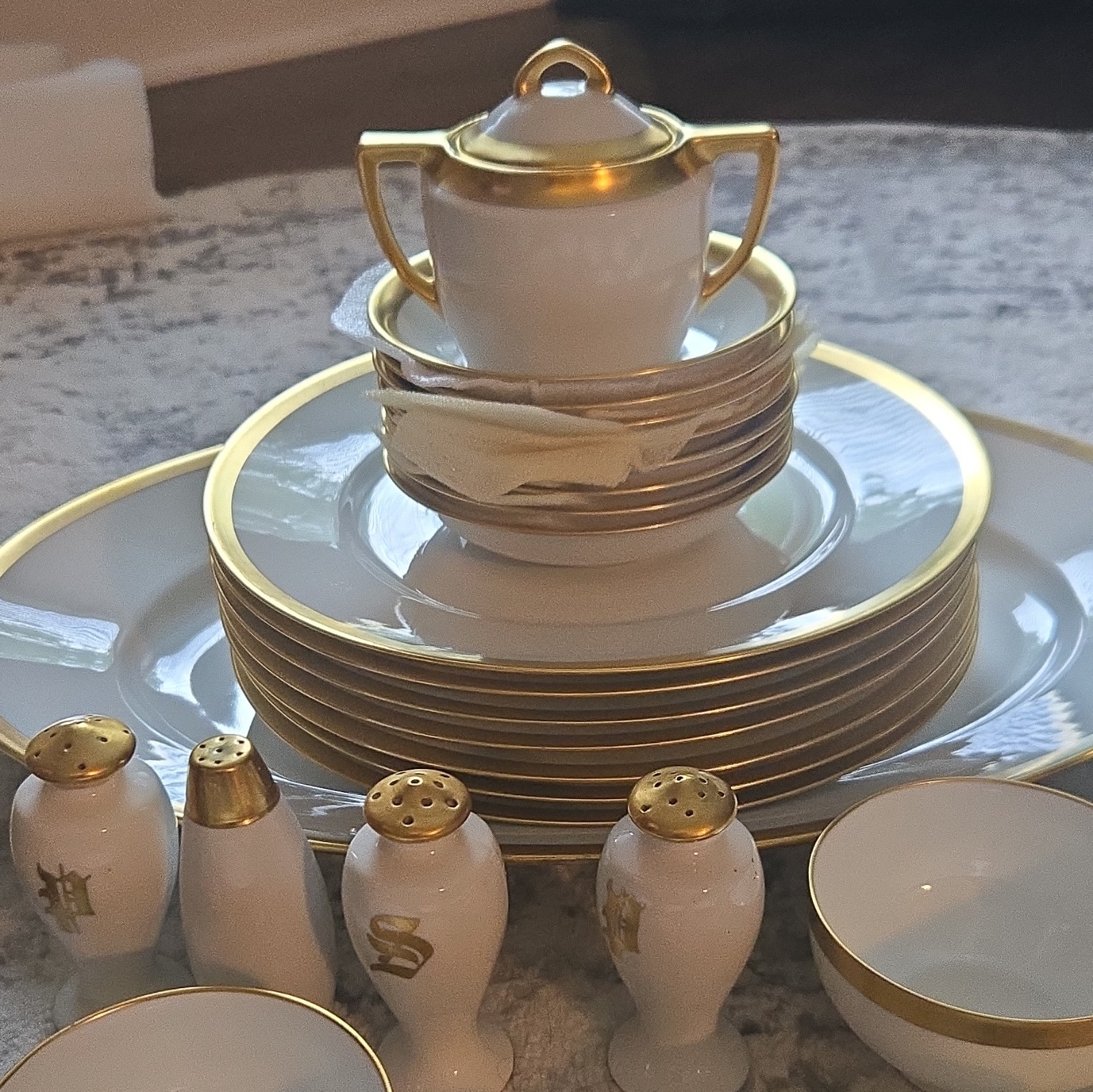 Vintage Hutschenreuther Selb LHS Bavaria White Gold Trim Dinnerware China Set 44 Vintage Hutschenreuther Selb LHS Bavaria White Gold Trim Dinnerware China Set 44