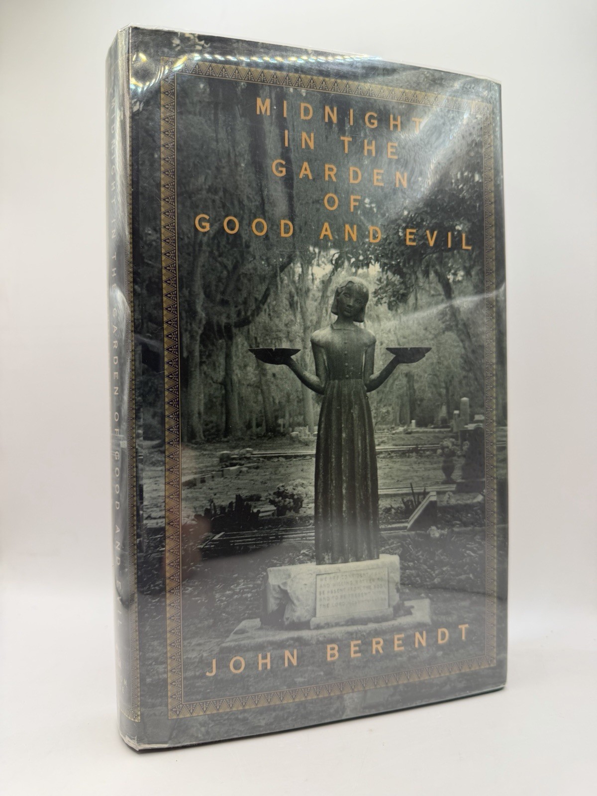 John Berendt  -  MIDNIGHT IN THE GARDEN OF GOOD AND EVIL - First Edition-Signed