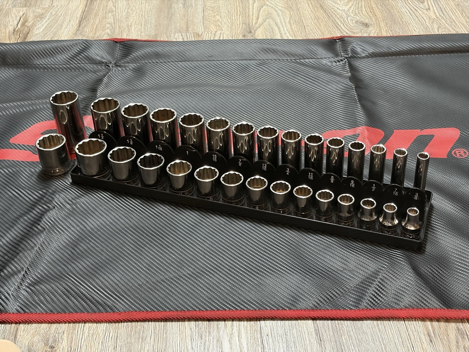 Snap On HUGE 1/2” Deep And Shallow SAE 30 Pc Socket Set 3/8”- 1-1/4” Snap On HUGE 1/2” Deep And Shallow SAE 30 Pc Socket Set 3/8”- 1-1/4”