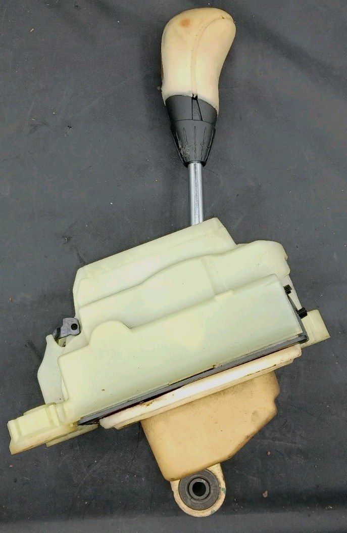 03-11 MERCEDES E320 E350 E500 FLOOR GEAR SHIFTER OEM 2112672224