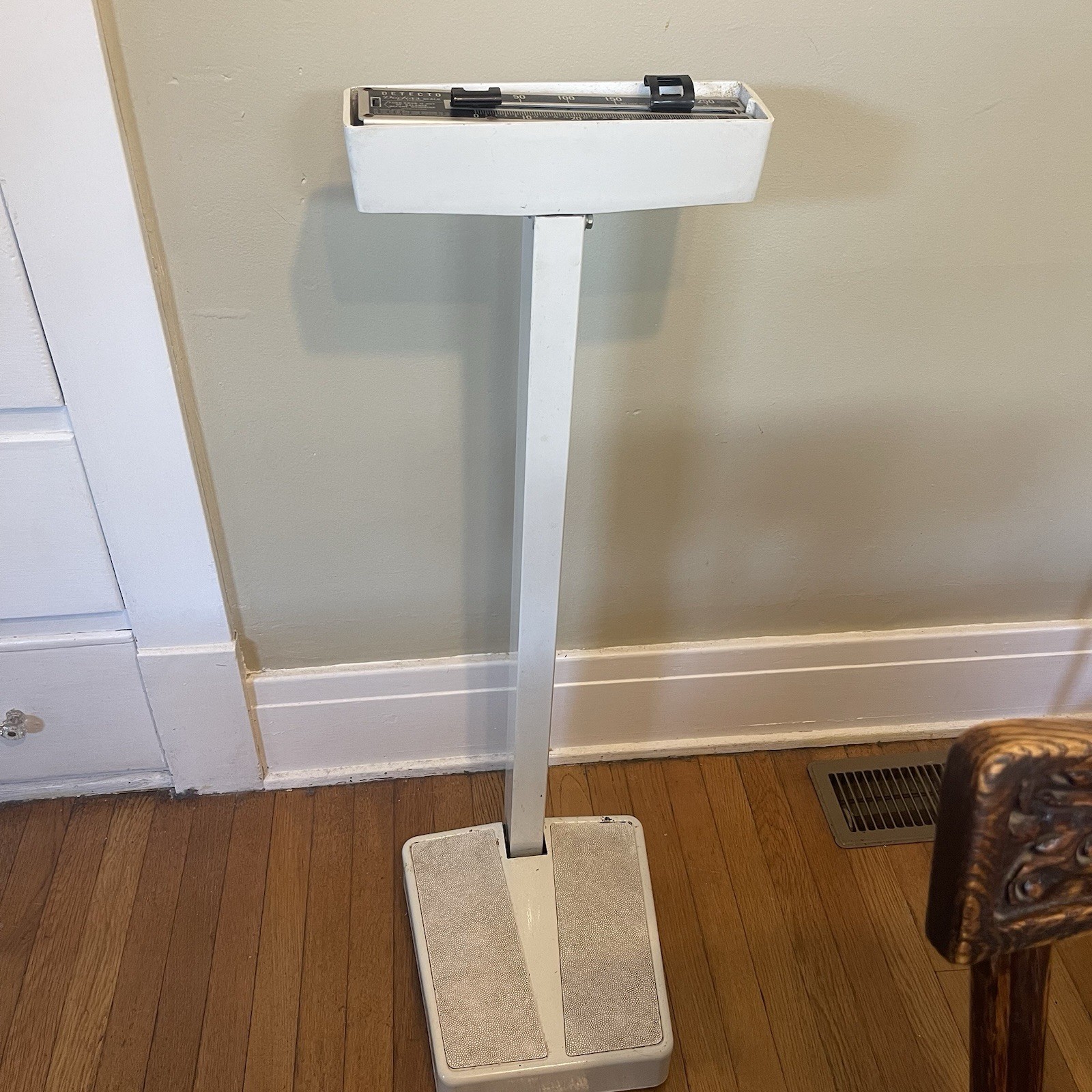 VTG Detecto Doctor's Scale Office Style Weight 300lb Capacity Solid Works VTG Detecto Doctor's Scale Office Style Weight 300lb Capacity Solid Works