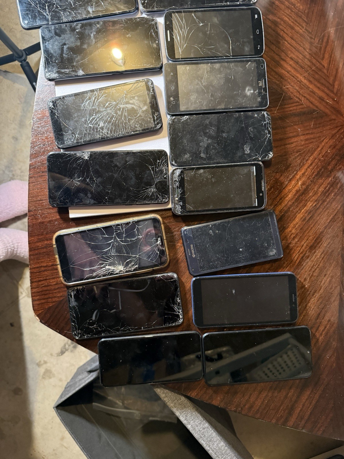 Bulk Lot of 18+ Smartphones Samsung Motorola LG Android Parts Repair AS IS