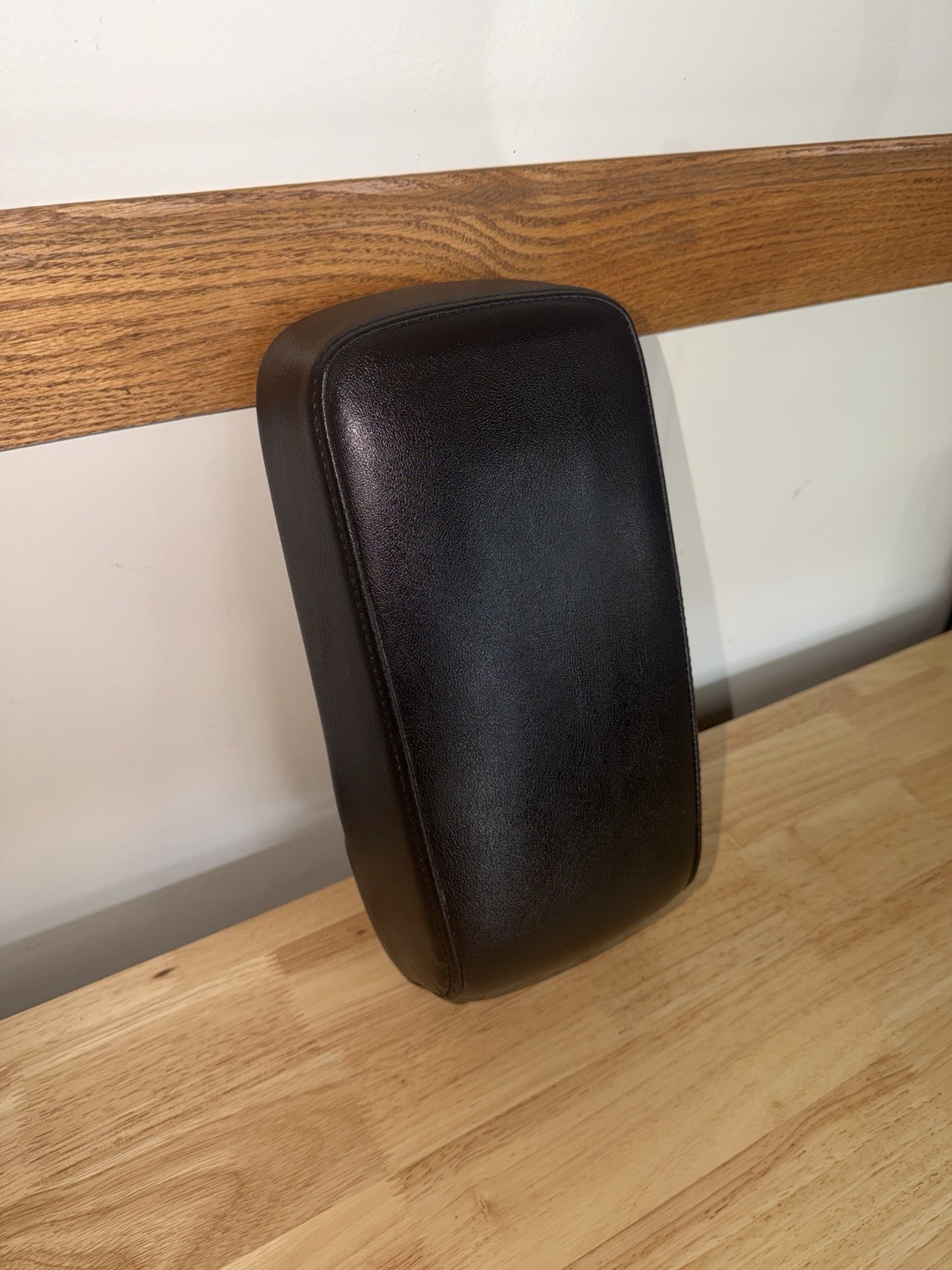 2006-2010 OEM Hummer H3 Center Console Lid Arm Rest Black Leather Mint