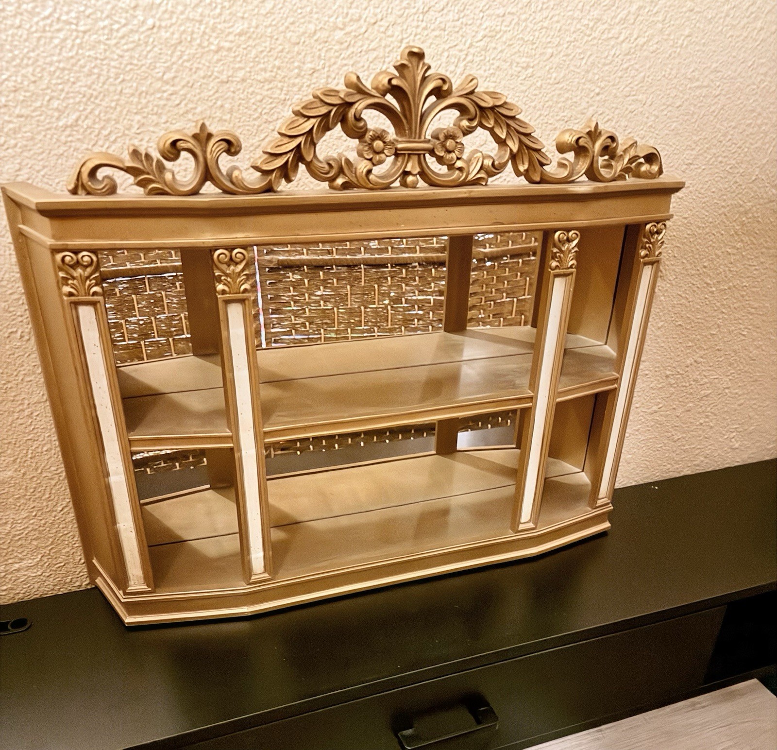Vintage SYROCO #3614 Gold-Tone Mirrored Wall Curio Shelf Ornate Display Cabinet