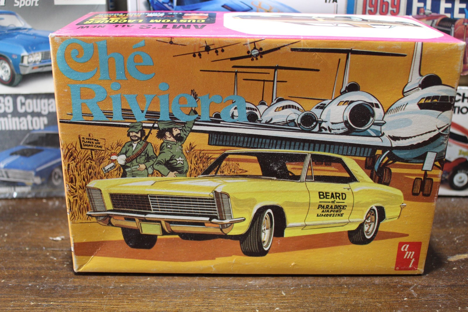 AMT Che Riviera 1965 Buick 1/25 AMT Che Riviera 1965 Buick 1/25
