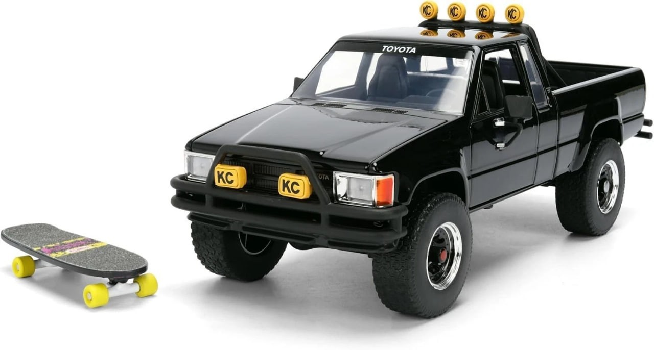 1985 TOYOTA SR5 PICKUP BLACK W/SKATEBOARD 1985 TOYOTA SR5 PICKUP BLACK W/SKATEBOARD