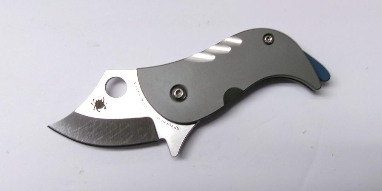 Spyderco C256TIP Pochi Flipper CPM S45VN Plain Titanium Scales Blue Accents NEW