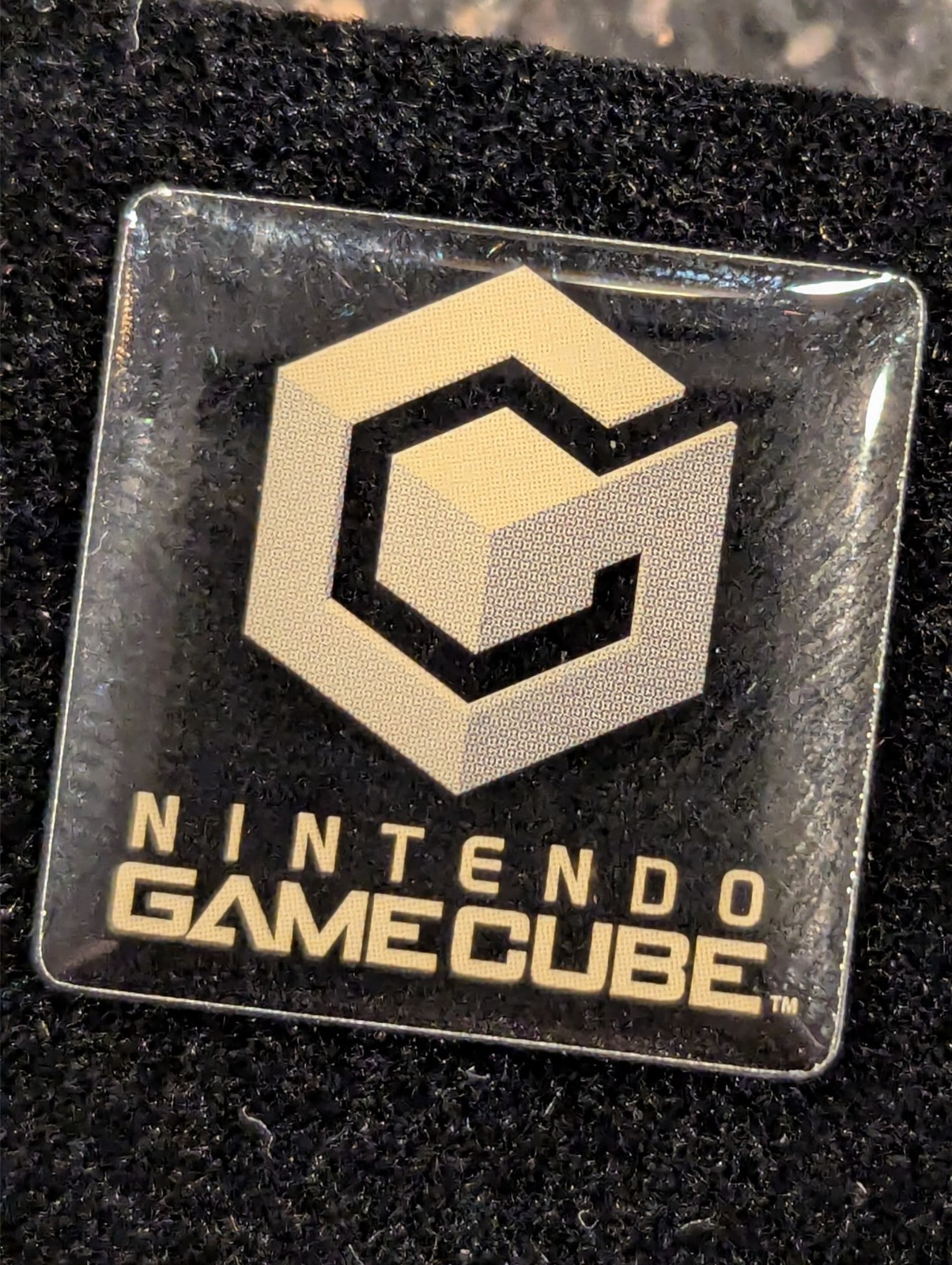 Vintage NINTENDO Video arcade Gamecube Console Employee AWARD PIN  VERY RARE