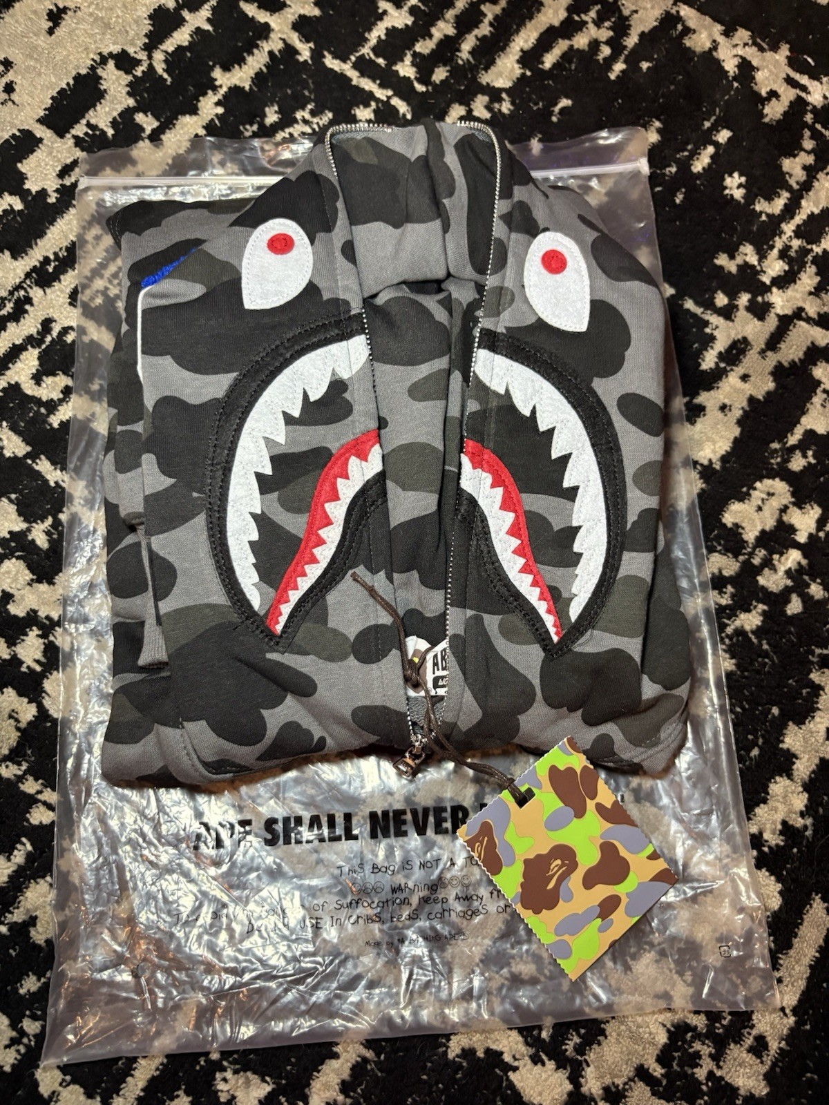 A Bathing Ape BAPE Gray/Black Camo Shark Full Zip Hoodie Men\'s Size L A Bathing Ape BAPE Gray/Black Camo Shark Full Zip Hoodie Men\'s Size L