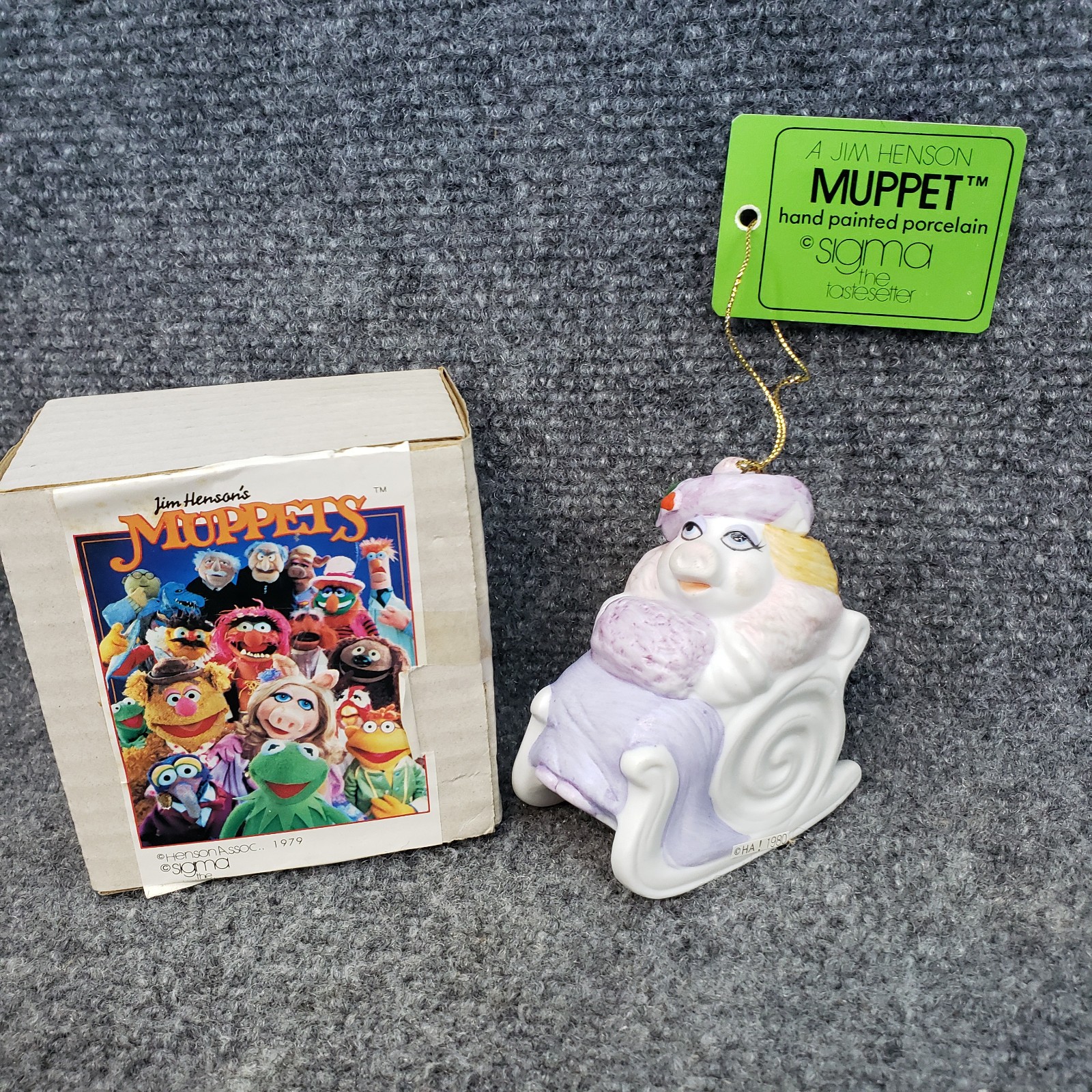 VTG Miss Piggy Muppets 1980 Sigma  Ceramic Christmas Sleigh Ride Ornament NEW