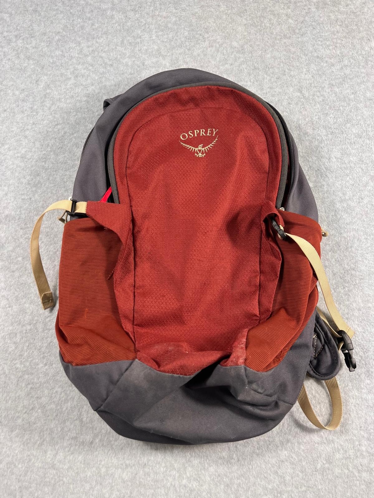 Osprey Daylite Backpack Red Charcoal Grey Hiking Travel Daypack AirScape 13L
