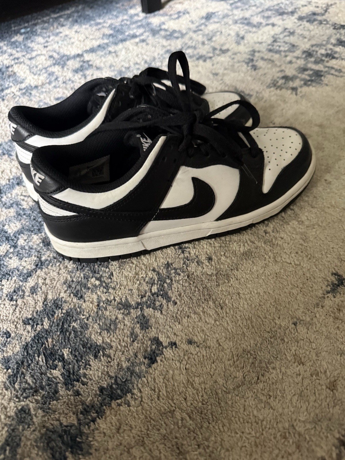 Nike kids Black/White Colorblock Low Top Lace-Up Athletic Sneakers