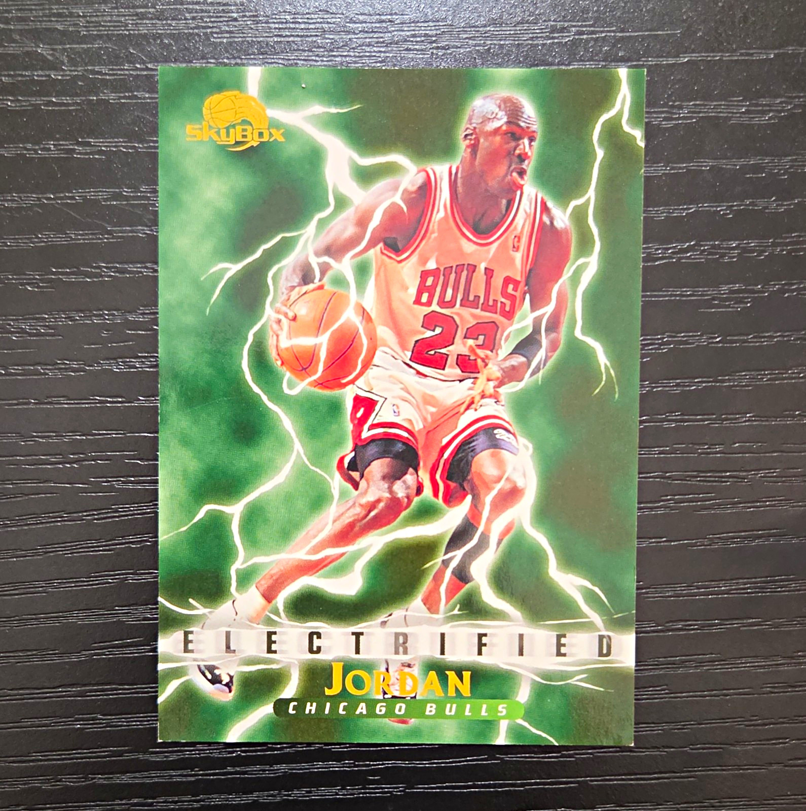 SkyBox 1995-96 SkyBox Premium Electrified Insert #278 Michael Jordan Bulls SkyBox 1995-96 SkyBox Premium Electrified Insert #278 Michael Jordan Bulls
