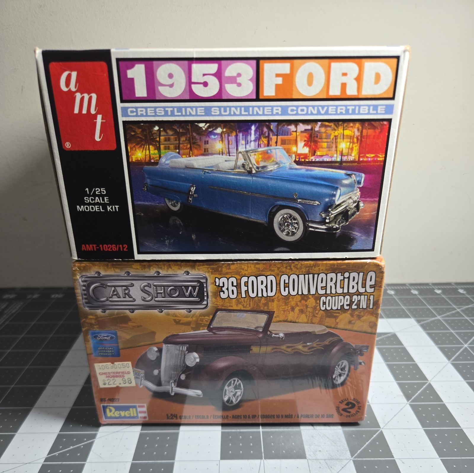 AMT 53 Ford Crestline Sunliner Convertible 1:25  Revell 36 Ford convertible 1:24