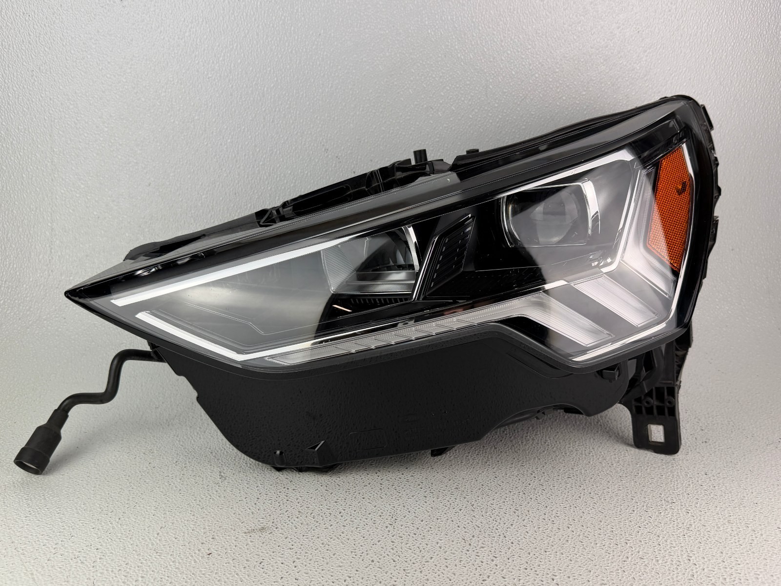 Mint 2019-2025 Audi Q3 Headlight LH Left Driver Side LED w/o Matrix OEM