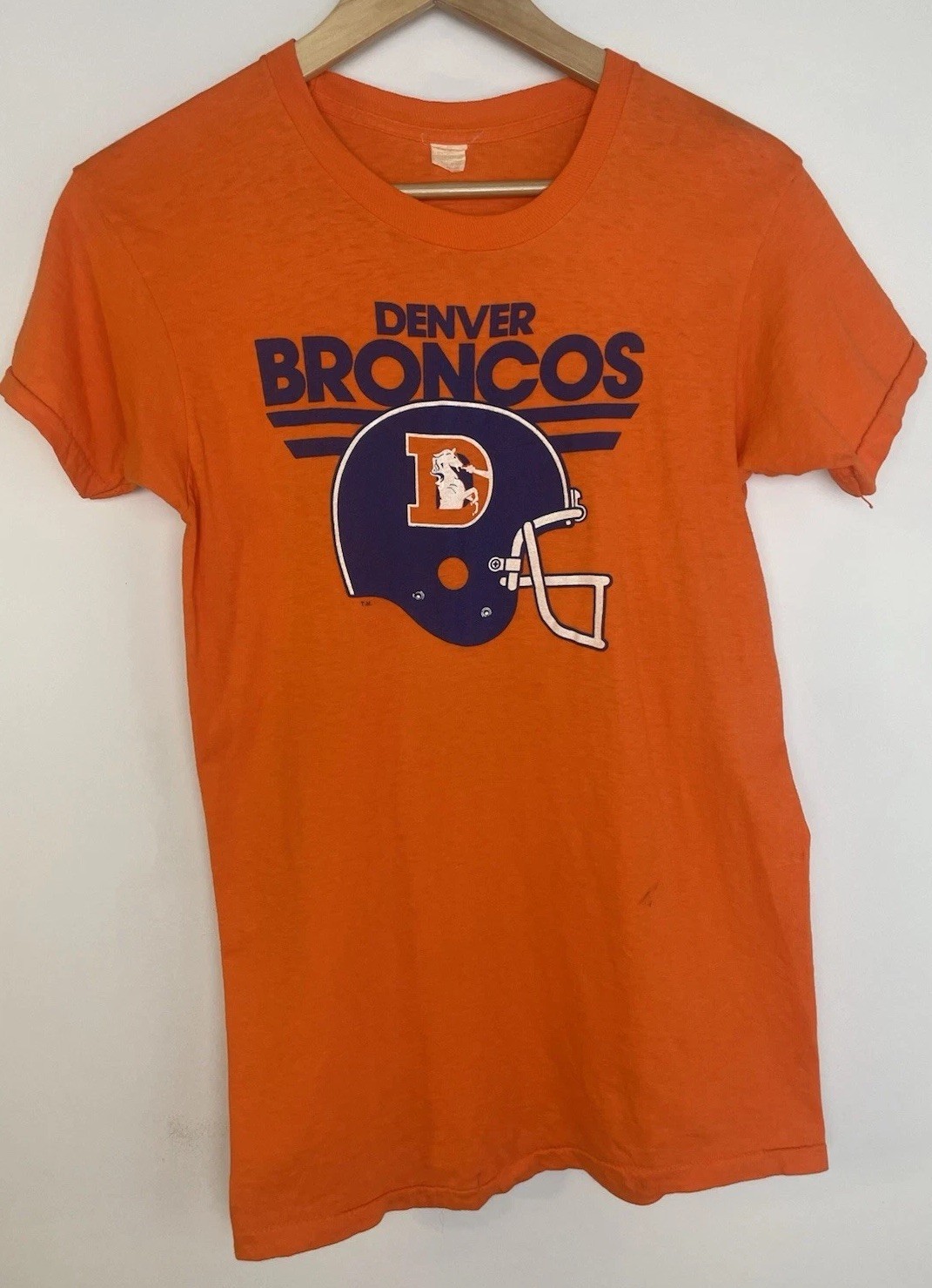 Vtg Denver Broncos Men's T-Shirt Sz S Helmet Graphic Single Stitch Orange 1980’s