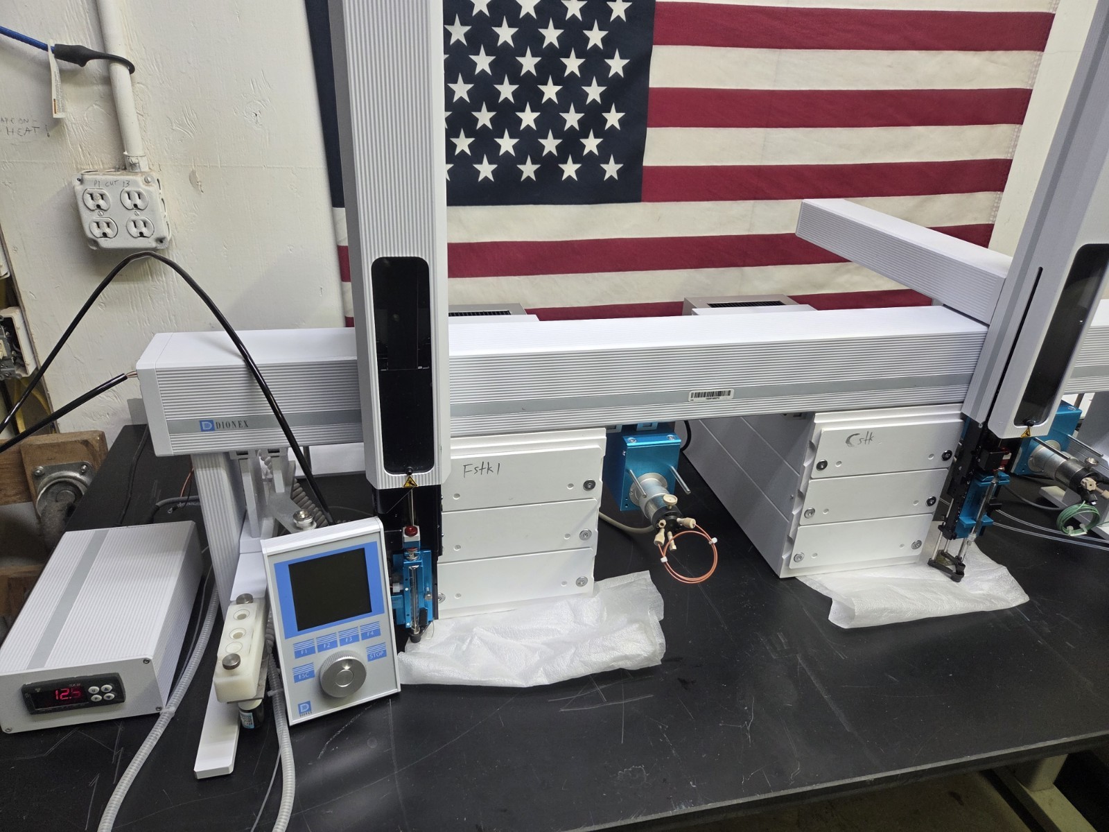 Dionex Sample And Fraction Manager, 4 Pelletier Stacks, For Parts, See Ad Dionex Sample And Fraction Manager, 4 Pelletier Stacks, For Parts, See Ad