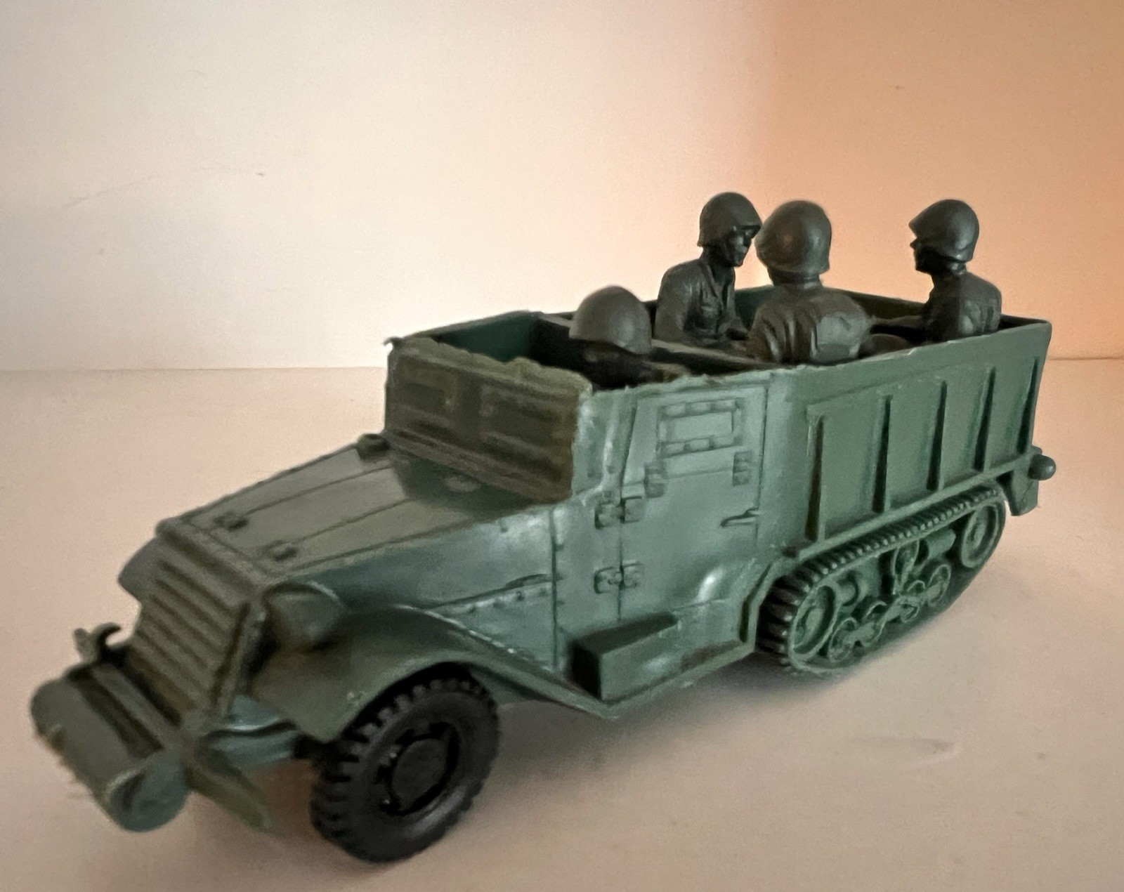 VINTAGE MARX BATTLEGROUND-DARK GREEN HALF TRACK W/04-SEATED MARINES-VG HTF LOT