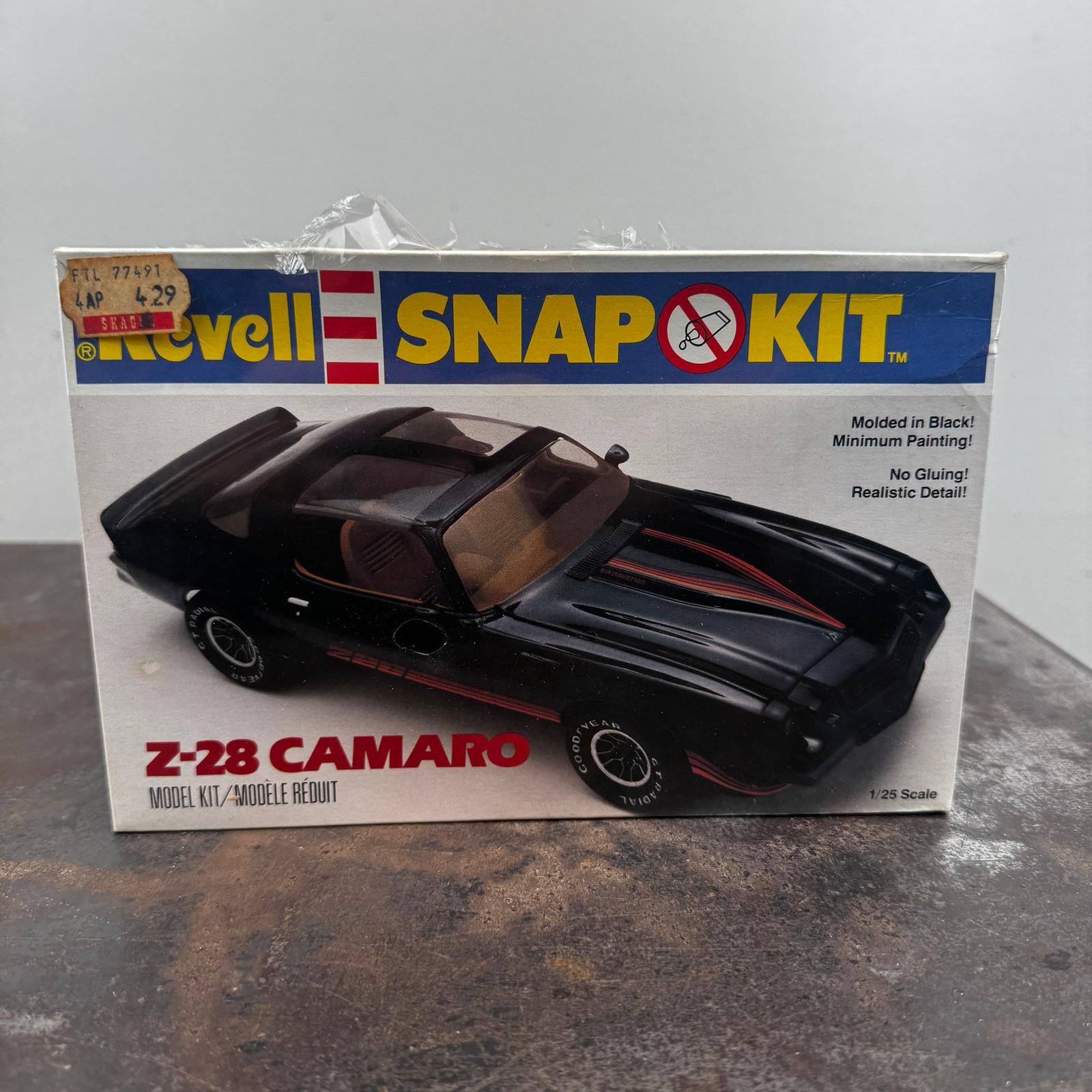 1981 Revell Z-28 CAMARO Snap Kit 1/25 Scale - New / Sealed No. 6221 1981 Revell Z-28 CAMARO Snap Kit 1/25 Scale - New / Sealed No. 6221
